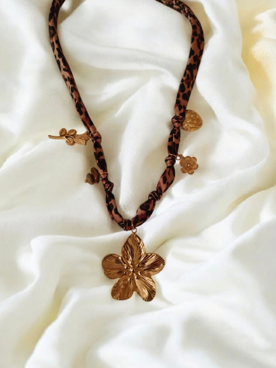 Collier Leo